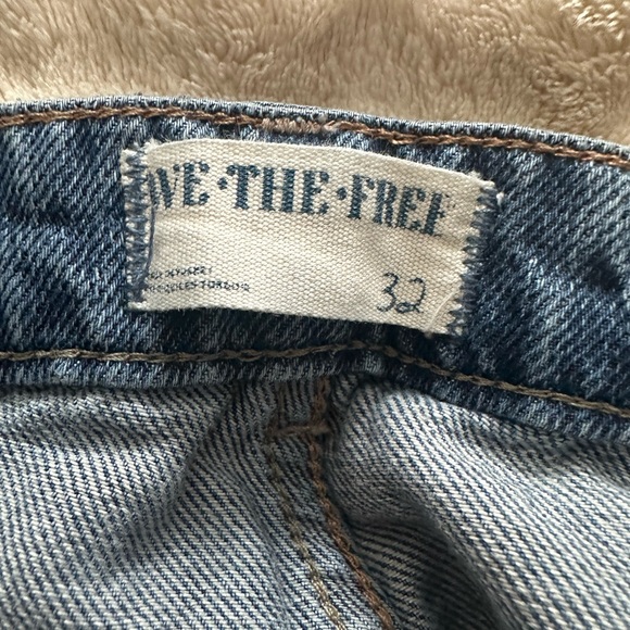 EUC We The Free Augusta Barrel Jeans Grey Skies Size 32 - Picture 9 of 12